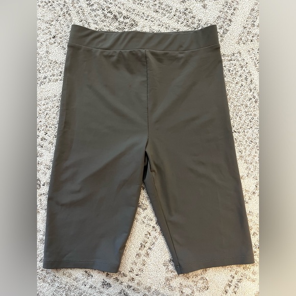Zara Biking/Workout Shorts - Picture 3 of 6